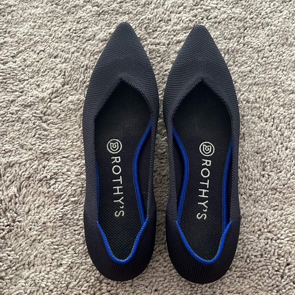 Rothy's The Point Flats In Navy Blue in size 7